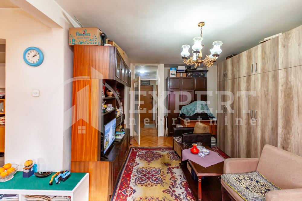 Slika 4 - Stan u zgradi, uknjižen, centralno grejanje, oglas ID p-015909