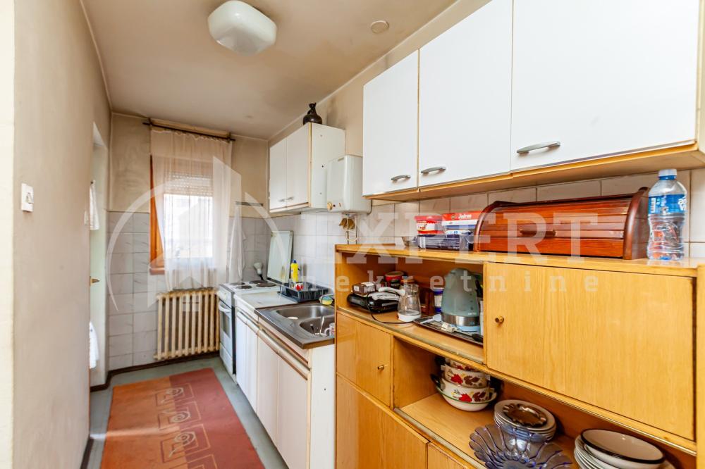 Slika 3 - Stan u zgradi, uknjižen, centralno grejanje, oglas ID p-015909