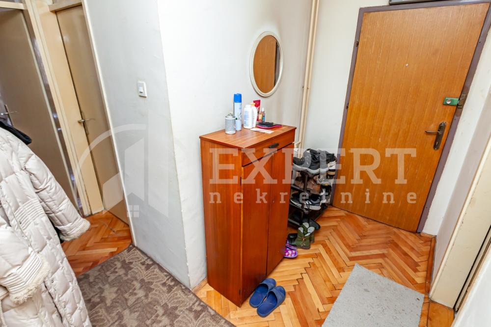 Slika 7 - Stan u zgradi, uknjižen, centralno grejanje, oglas ID p-015909