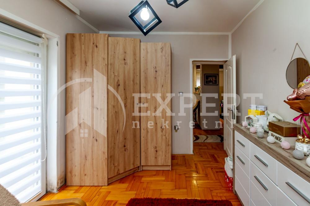 Slika 3 - Stan u zgradi, uknjižen, etažno grejanje, oglas ID p-015916