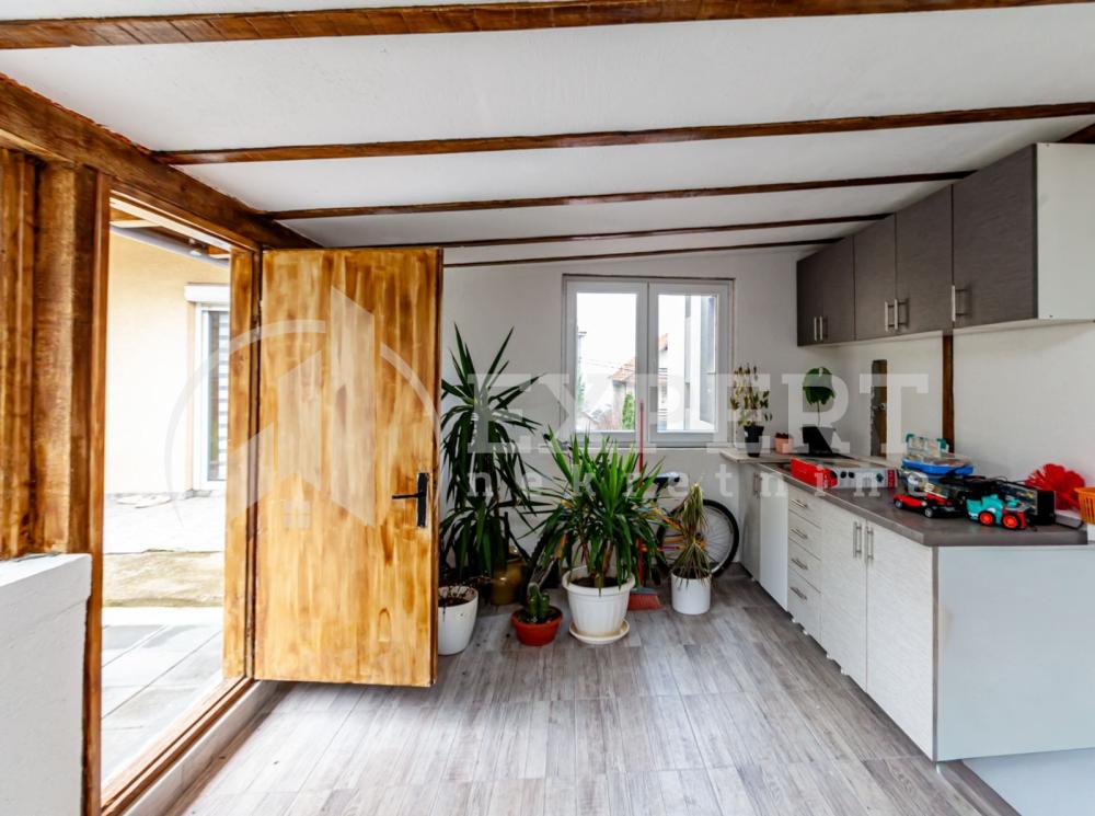 Slika 10 - Stan u zgradi, uknjižen, etažno grejanje, oglas ID p-015916