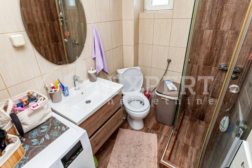 Slika 4 - Stan u zgradi, uknjižen, etažno grejanje, oglas ID p-015916