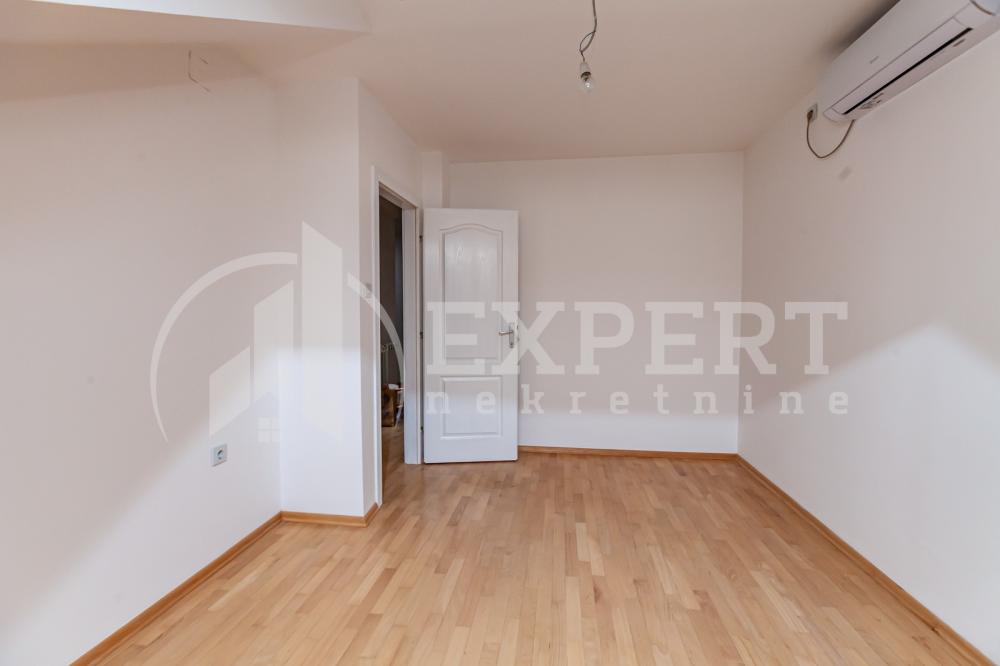 Slika 10 - Stan u zgradi, novogradnja, uknjižen, etažno grejanje, oglas ID p-012772