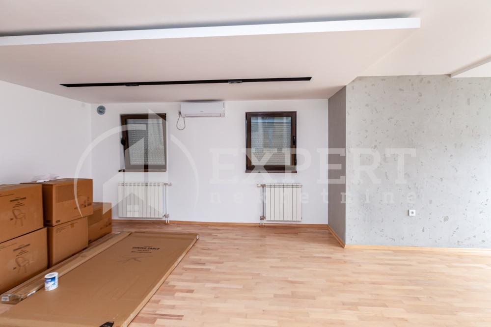 Slika 2 - Stan u zgradi, novogradnja, uknjižen, etažno grejanje, oglas ID p-012772