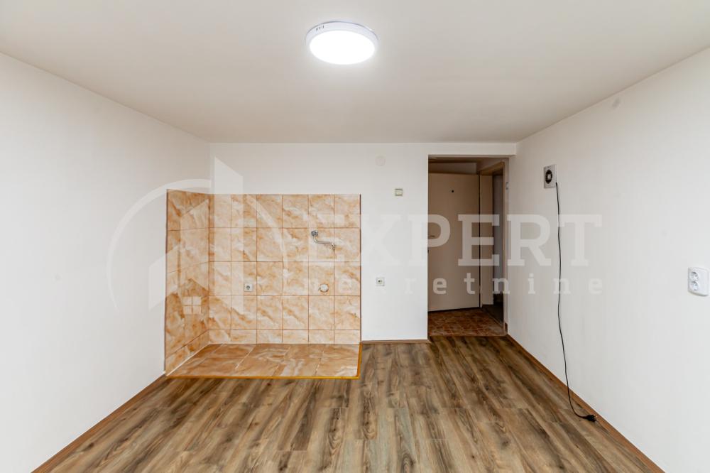 Slika 1 - Garsonjera, grejanje na struju, oglas ID p-015920