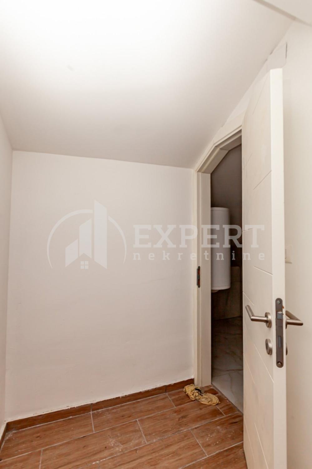 Slika 2 - Stan u zgradi, novogradnja, uknjižen, grejanje na struju, oglas ID p-015931