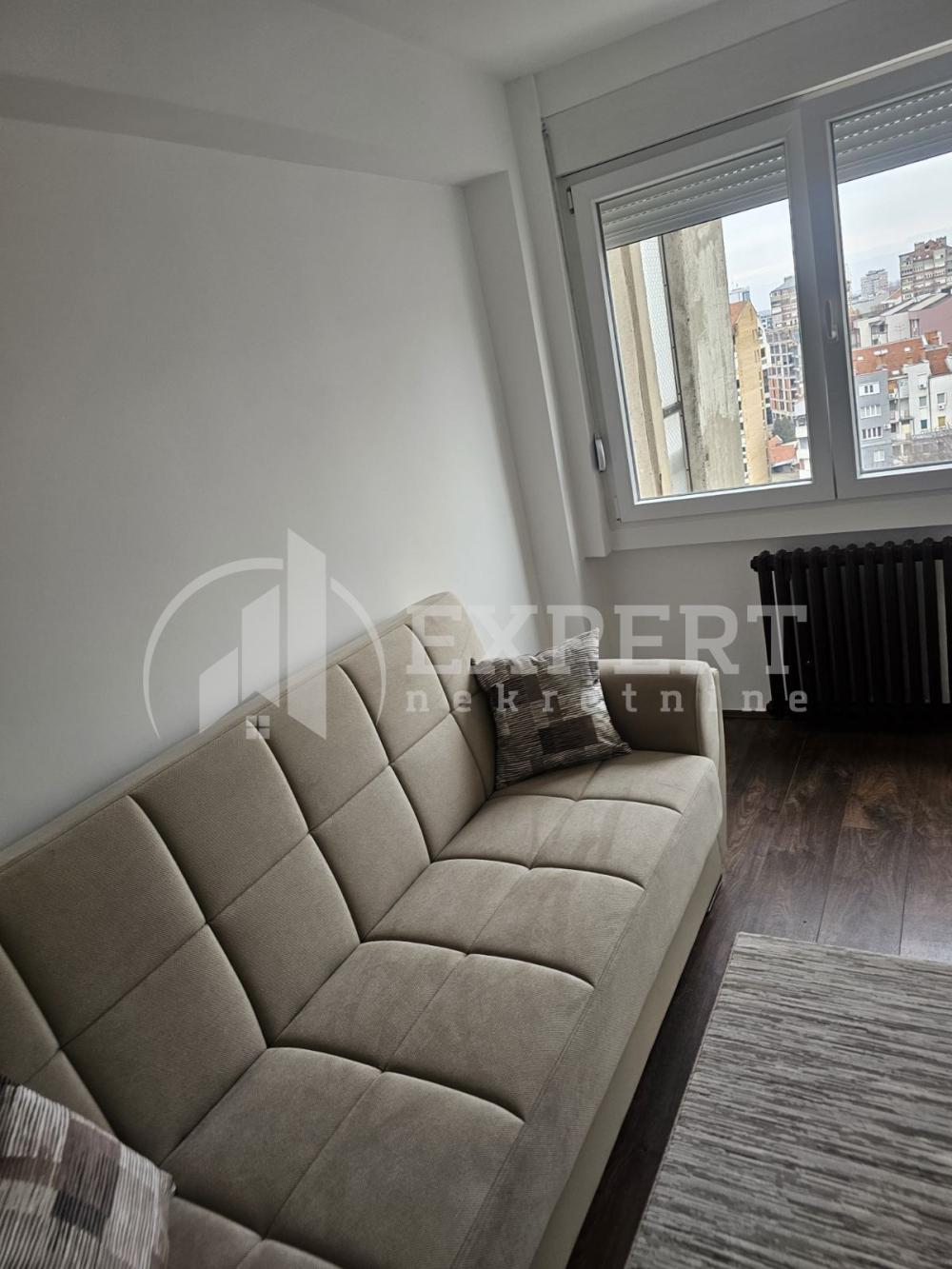 Slika 6 - Stan u zgradi, uknjižen, centralno grejanje, oglas ID p-015941