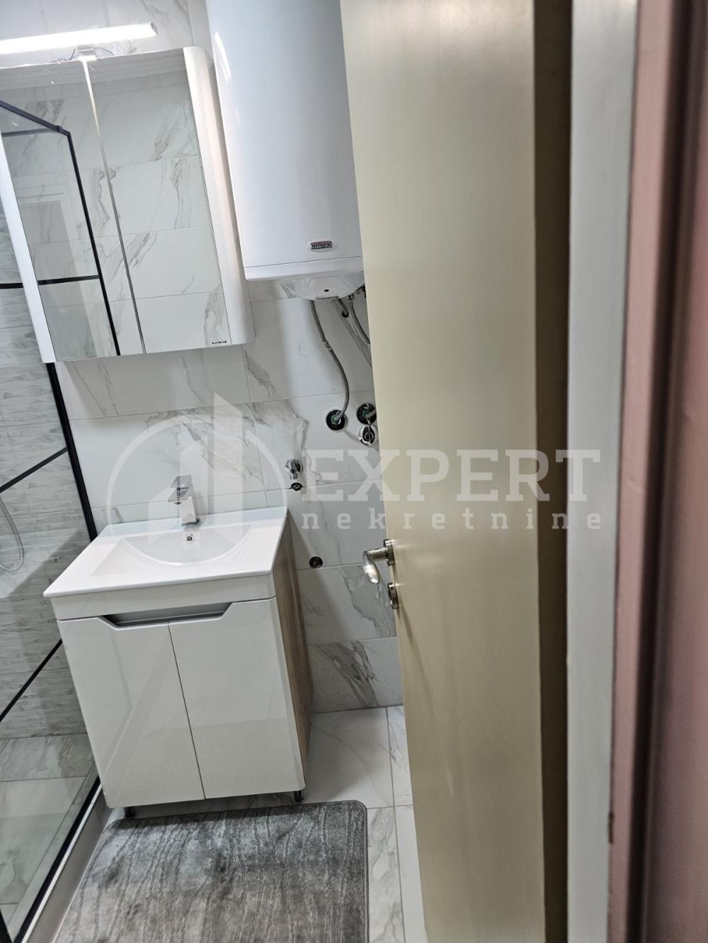 Slika 8 - Stan u zgradi, uknjižen, centralno grejanje, oglas ID p-015941