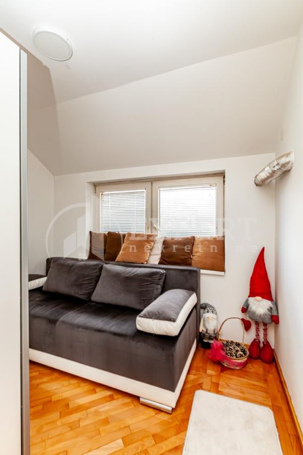 Slika 8 - Stan u zgradi, uknjižen, grejanje na struju, oglas ID p-015944