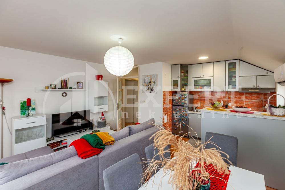 Slika 2 - Stan u zgradi, uknjižen, grejanje na struju, oglas ID p-015944