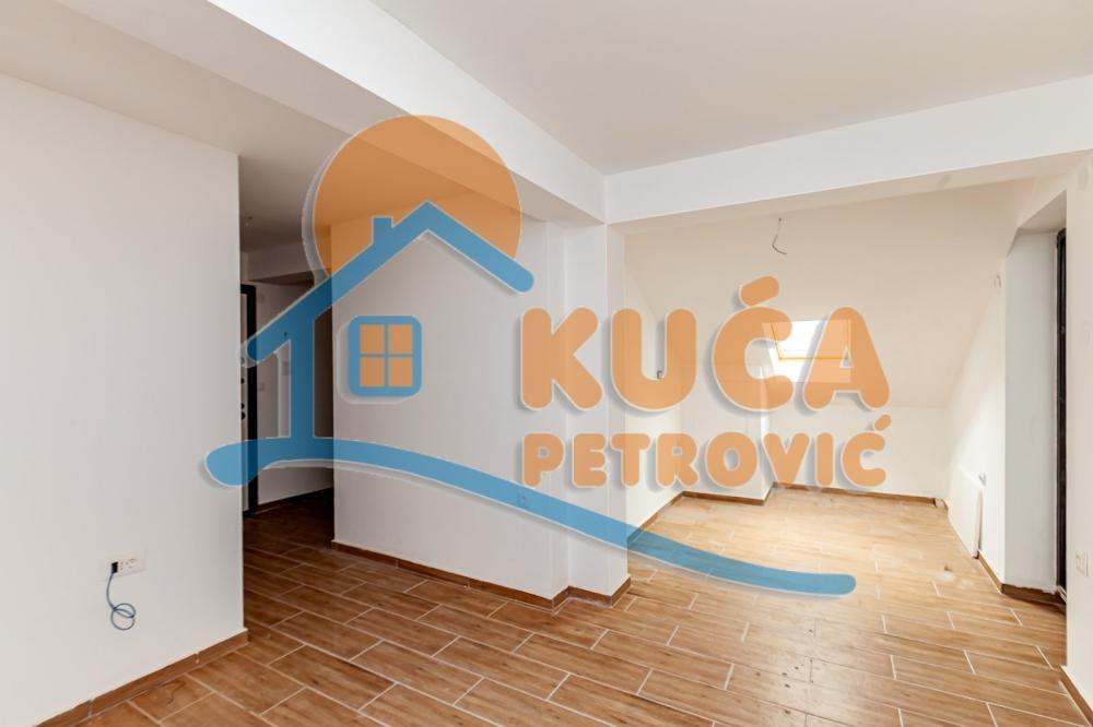 Glavna slika -Stan u zgradi, novogradnja, uknjižen, grejanje na struju, oglas ID p-015931