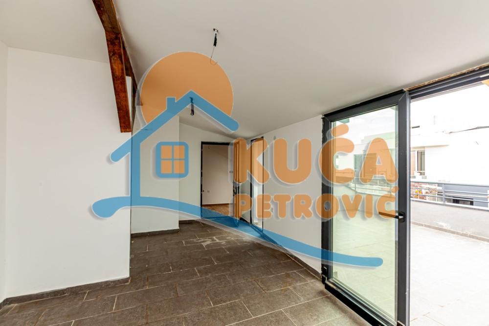 Slika 3 - Stan u zgradi, novogradnja, uknjižen, grejanje na struju, oglas ID p-015931