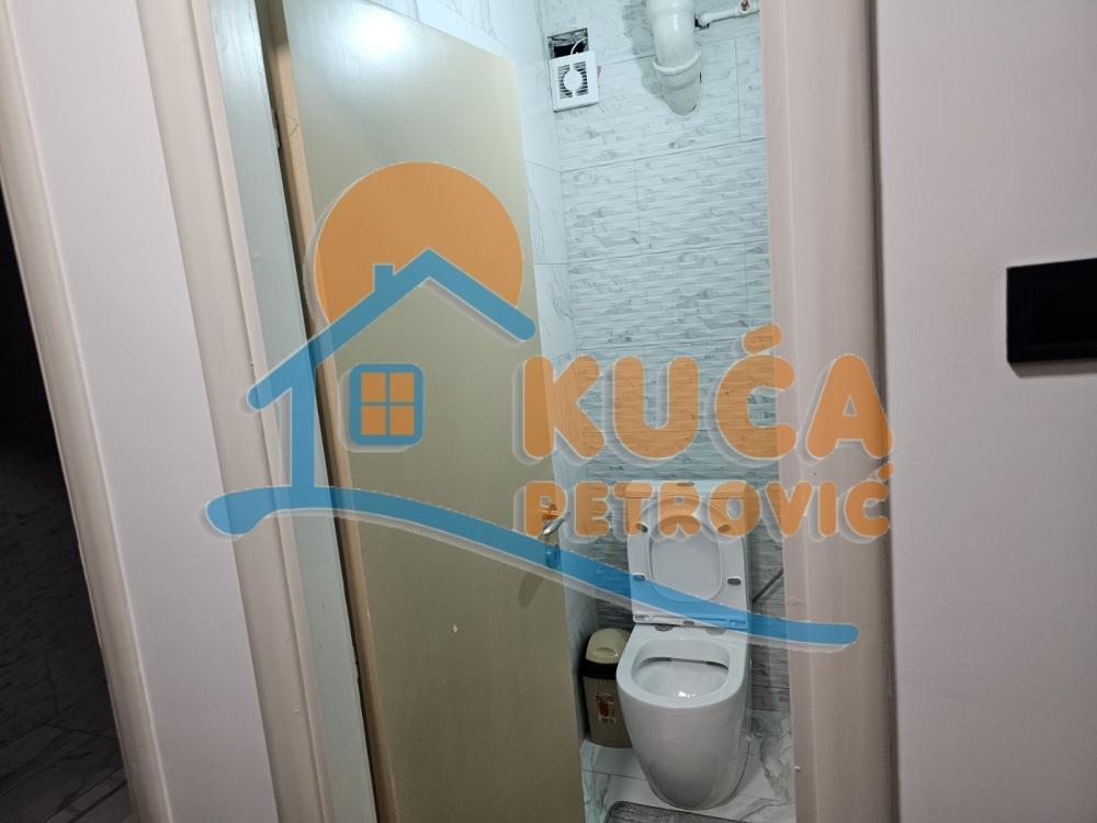 Slika 7 - Stan u zgradi, uknjižen, centralno grejanje, oglas ID p-015941