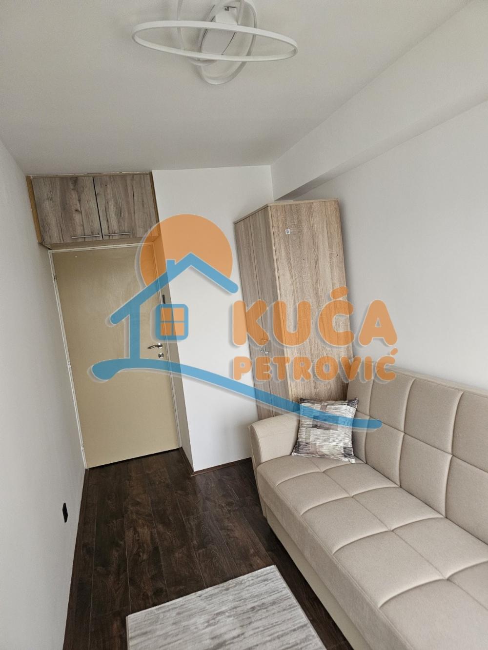 Slika 5 - Stan u zgradi, uknjižen, centralno grejanje, oglas ID p-015941
