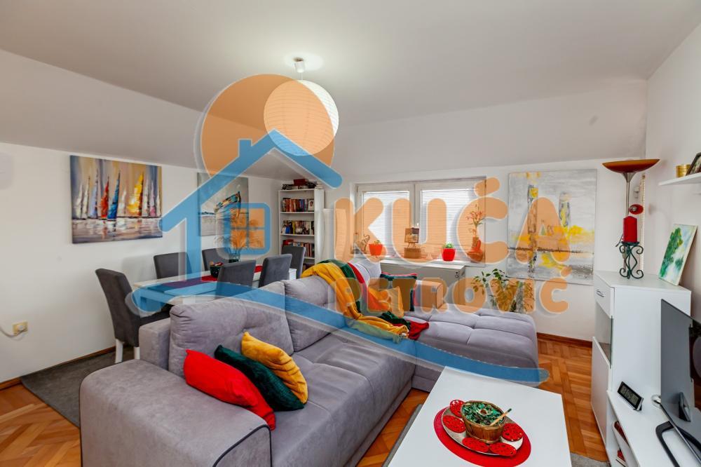 Glavna slika -Stan u zgradi, uknjižen, grejanje na struju, oglas ID p-015944