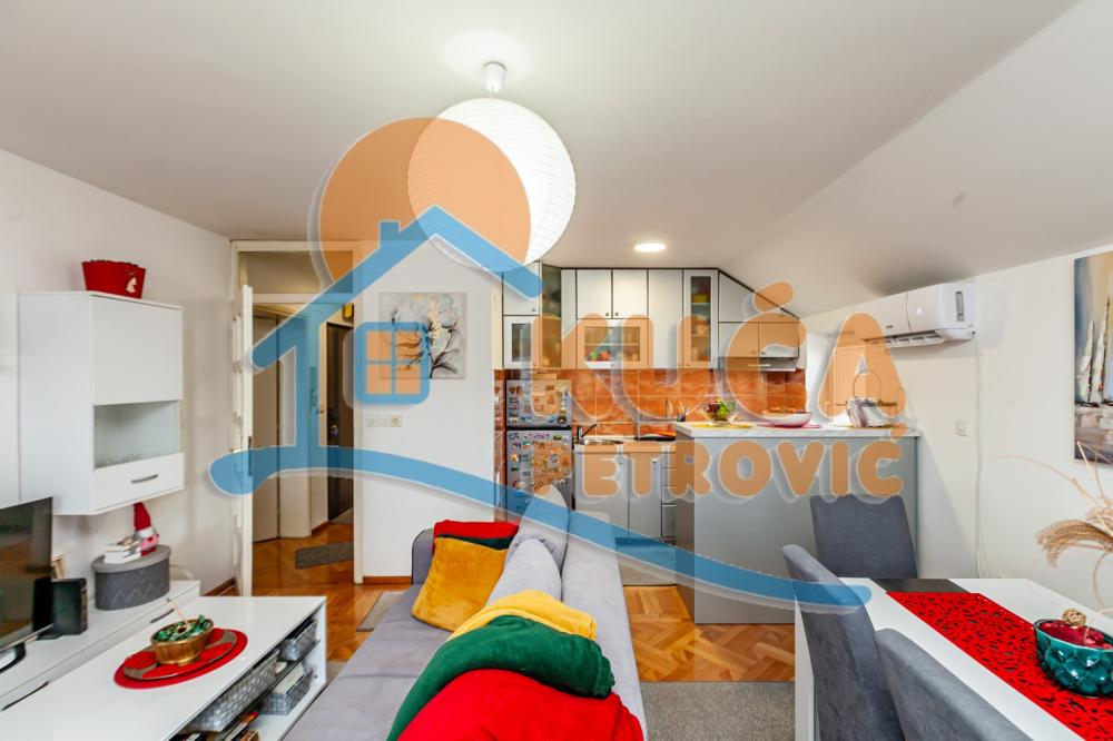 Slika 1 - Stan u zgradi, uknjižen, grejanje na struju, oglas ID p-015944