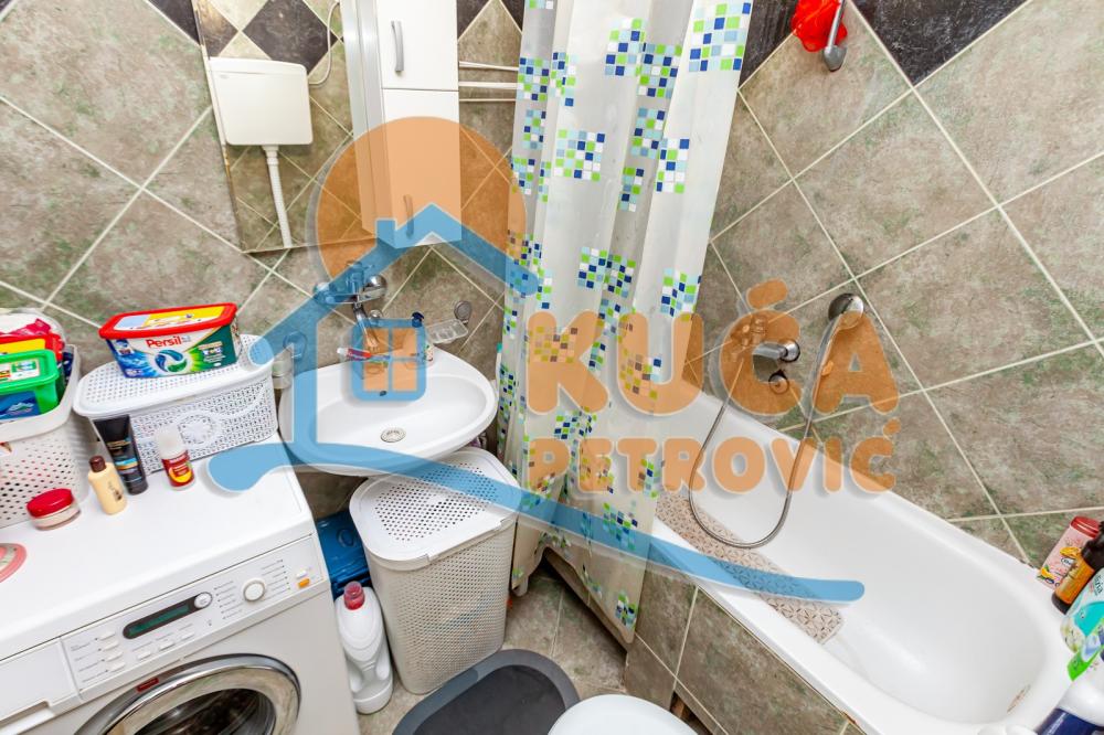 Slika 10 - Stan u zgradi, uknjižen, grejanje na struju, oglas ID p-015944