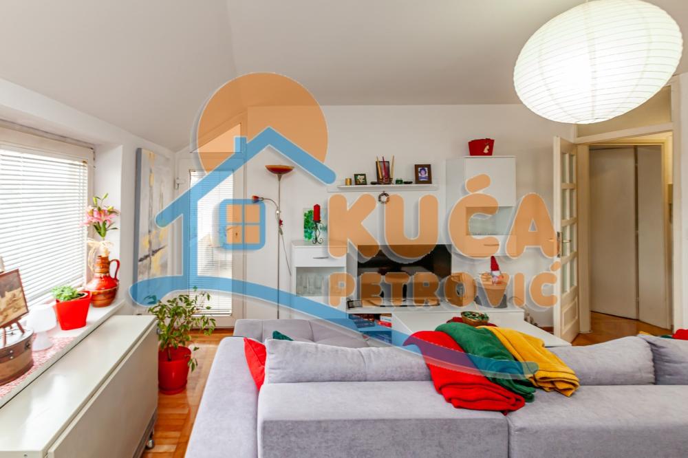 Slika 3 - Stan u zgradi, uknjižen, grejanje na struju, oglas ID p-015944