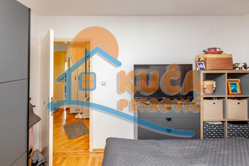 Slika 6 - Stan u zgradi, uknjižen, grejanje na struju, oglas ID p-015944