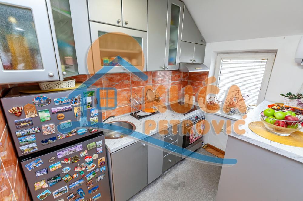 Slika 4 - Stan u zgradi, uknjižen, grejanje na struju, oglas ID p-015944