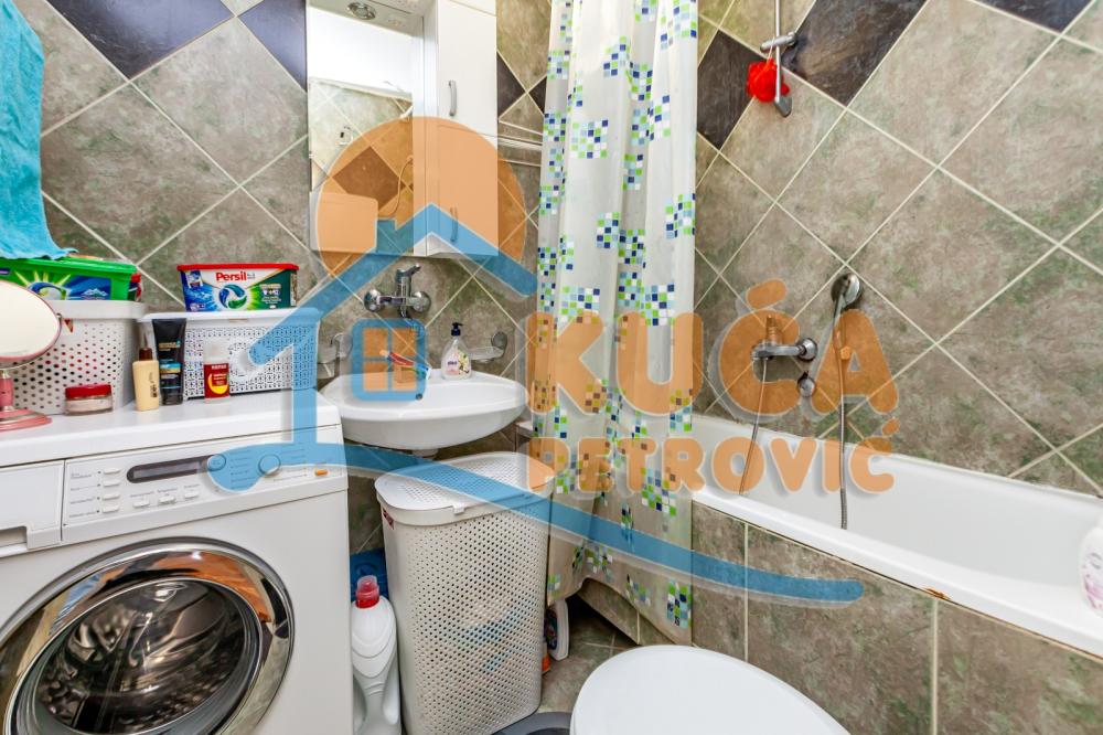 Slika 9 - Stan u zgradi, uknjižen, grejanje na struju, oglas ID p-015944