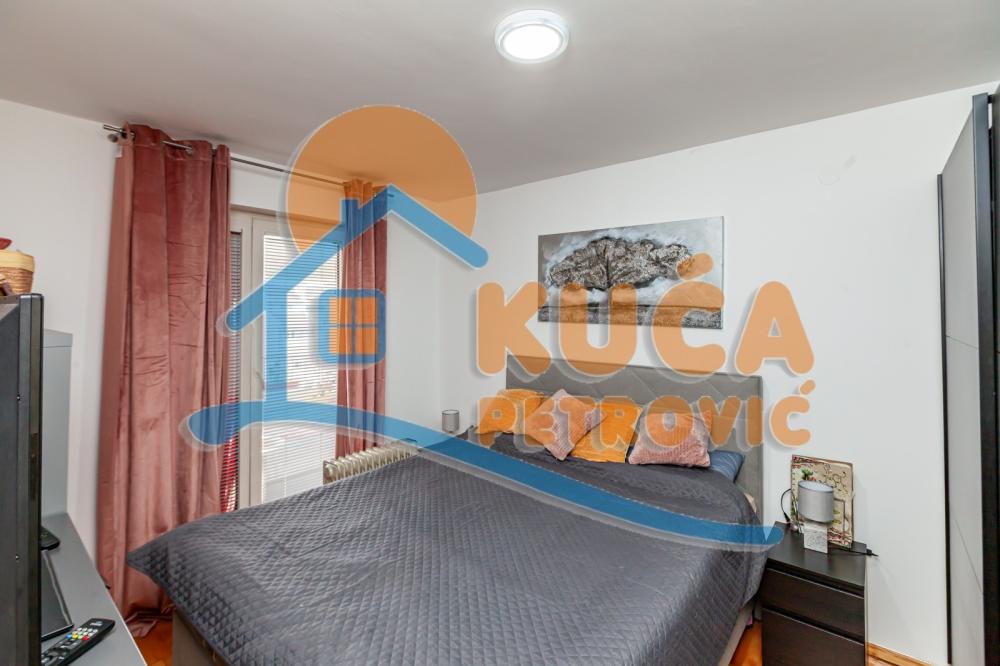 Slika 5 - Stan u zgradi, uknjižen, grejanje na struju, oglas ID p-015944