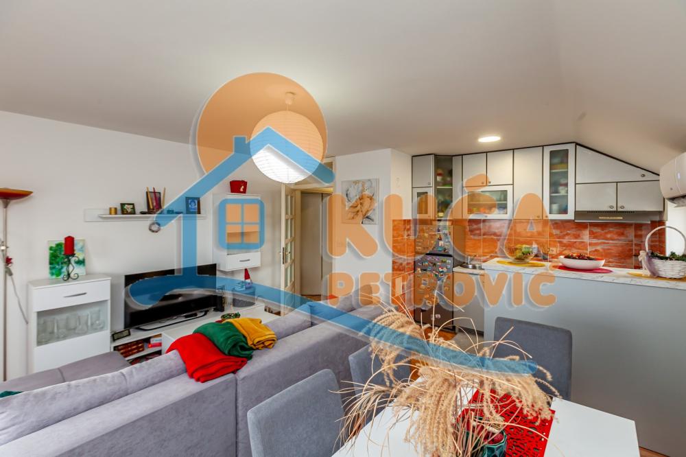 Slika 2 - Stan u zgradi, uknjižen, grejanje na struju, oglas ID p-015944