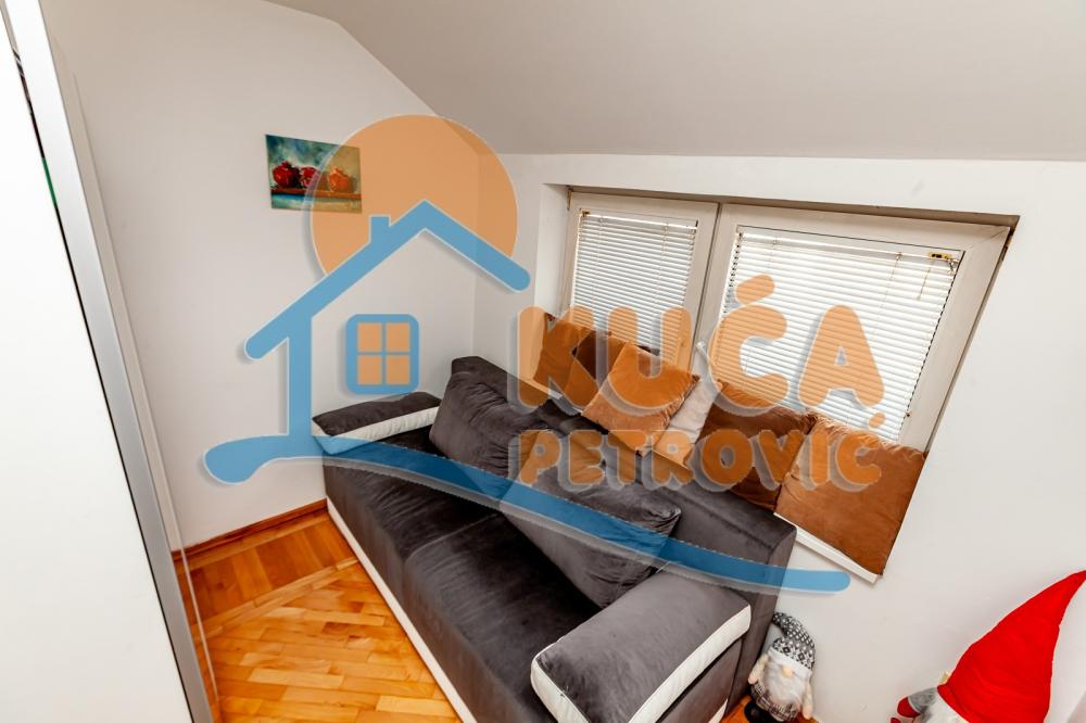 Slika 7 - Stan u zgradi, uknjižen, grejanje na struju, oglas ID p-015944