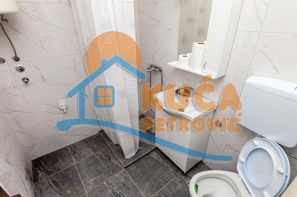 Slika 11 - Stan u zgradi, uknjižen, centralno grejanje, oglas ID p-015946