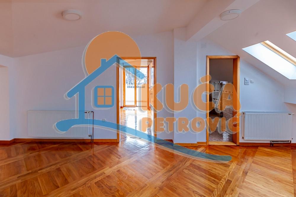 Slika 3 - Stan u zgradi, uknjižen, etažno grejanje, oglas ID p-015925