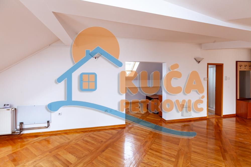 Slika 1 - Stan u zgradi, uknjižen, etažno grejanje, oglas ID p-015925