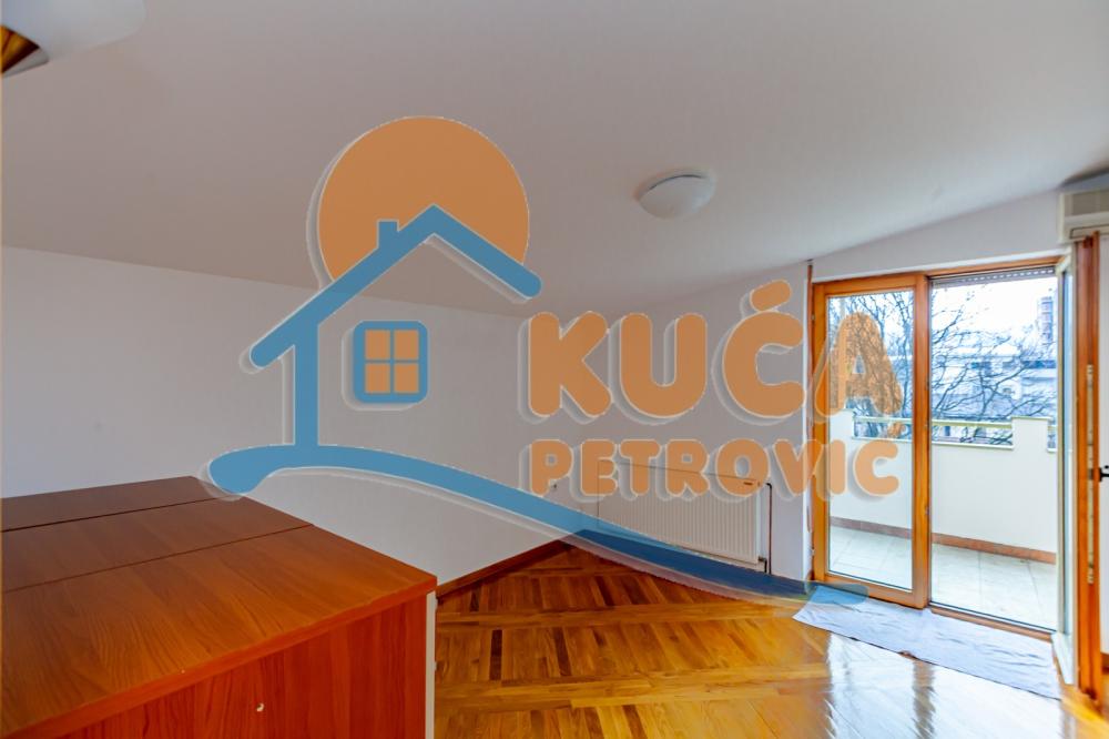 Slika 7 - Stan u zgradi, uknjižen, etažno grejanje, oglas ID p-015925