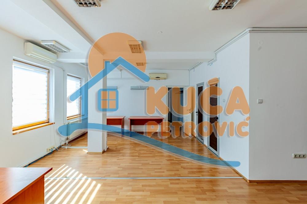 Slika 1 - Stan u zgradi, novogradnja, uknjižen, centralno grejanje, oglas ID p-015987