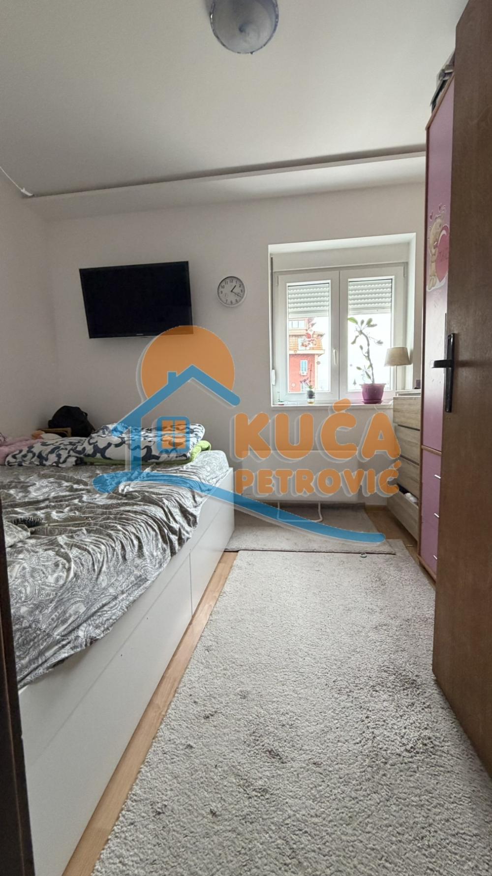 Slika 6 - Stan u zgradi, uknjižen, grejanje na struju, oglas ID p-016005