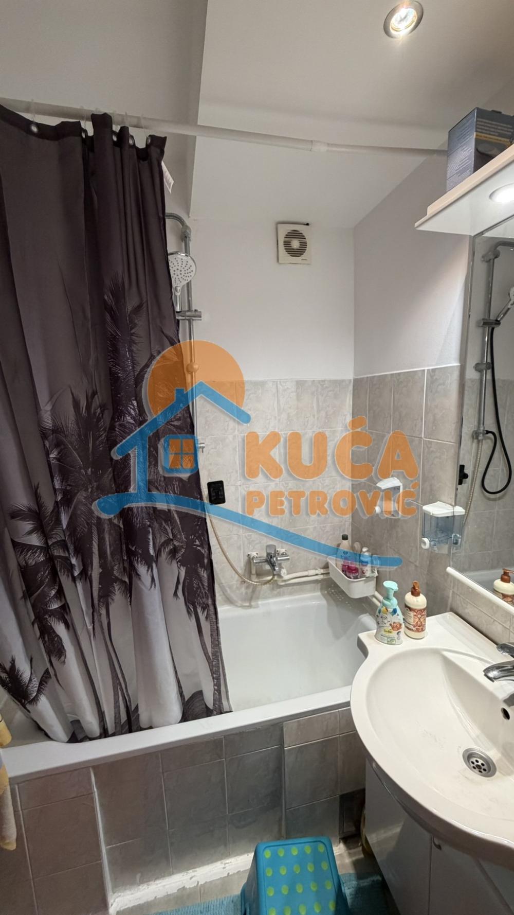 Slika 11 - Stan u zgradi, uknjižen, grejanje na struju, oglas ID p-016005