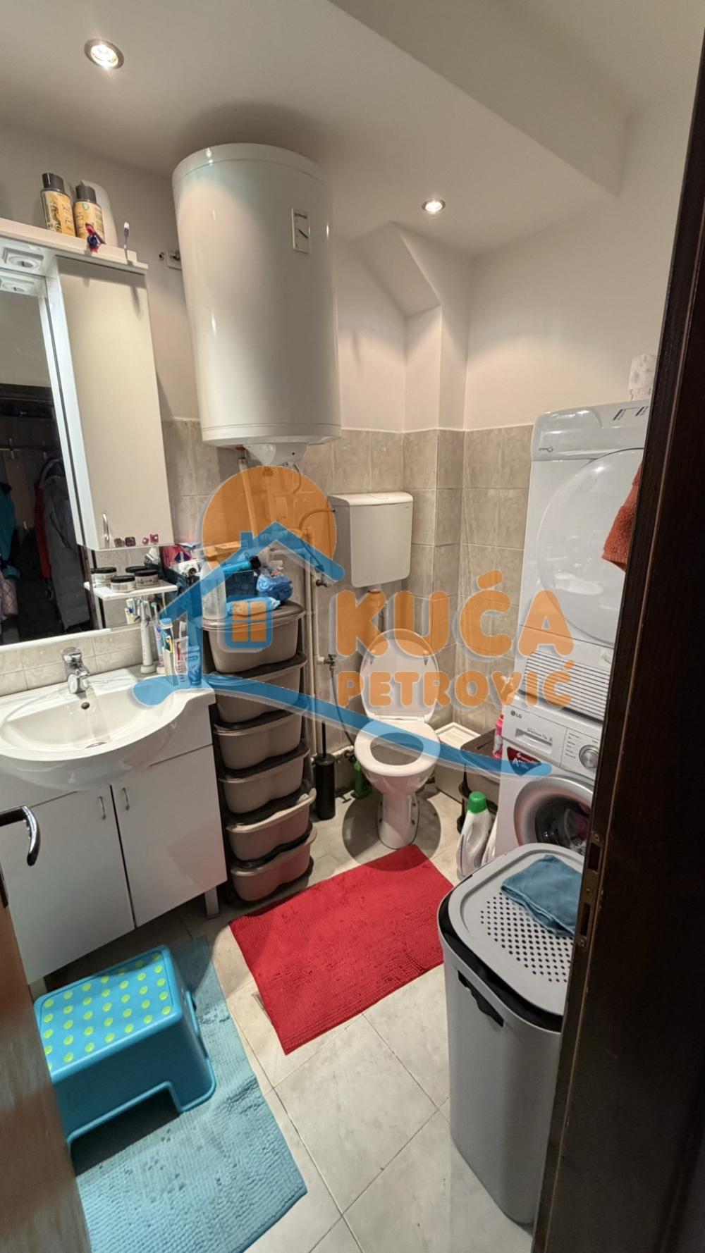 Slika 10 - Stan u zgradi, uknjižen, grejanje na struju, oglas ID p-016005