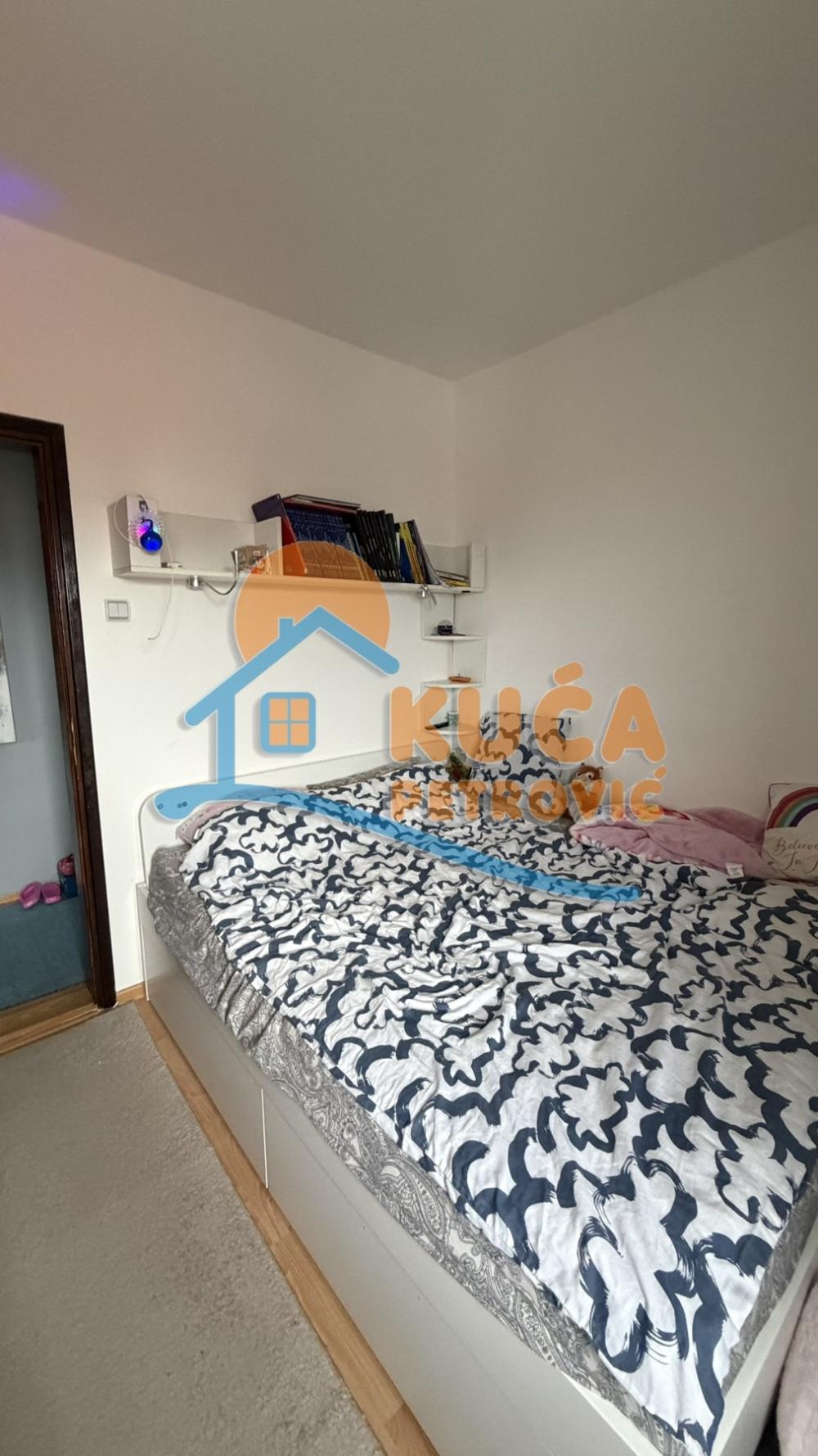 Slika 8 - Stan u zgradi, uknjižen, grejanje na struju, oglas ID p-016005