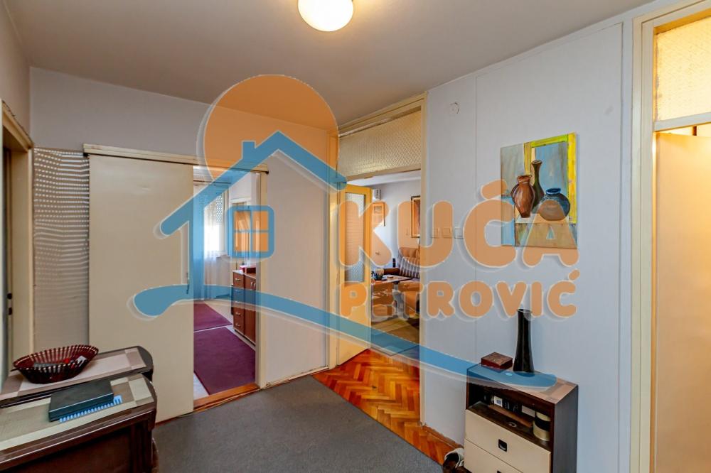 Slika 7 - Stan u zgradi, uknjižen, centralno grejanje, oglas ID p-016008