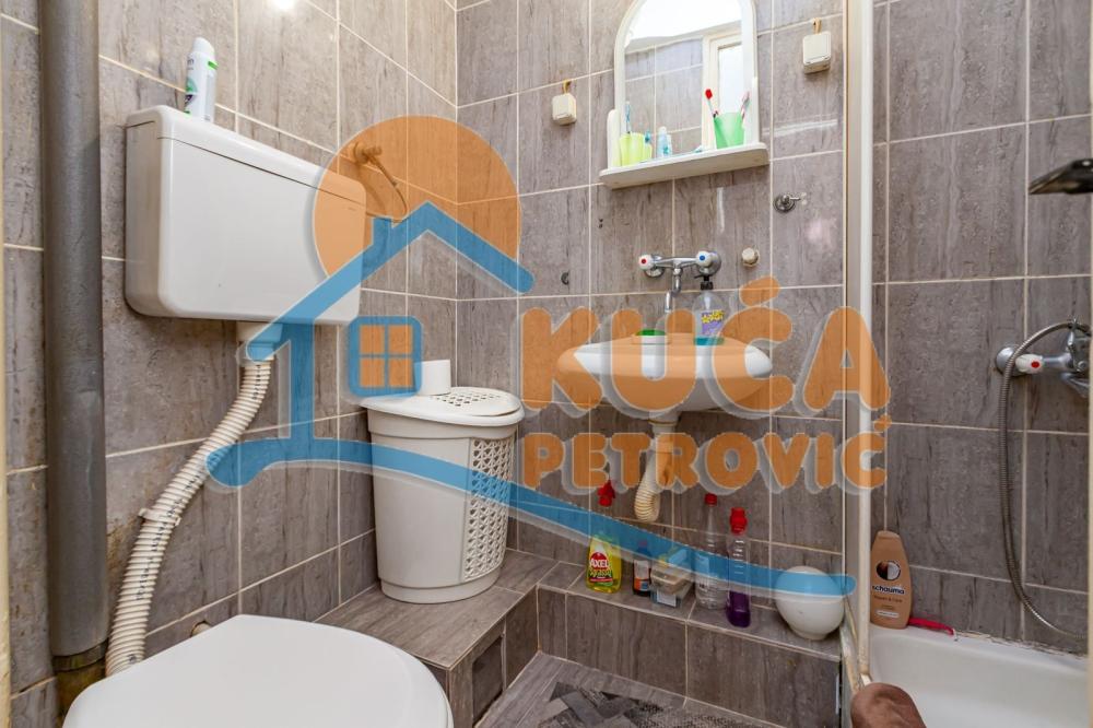 Slika 10 - Stan u zgradi, uknjižen, centralno grejanje, oglas ID p-016008