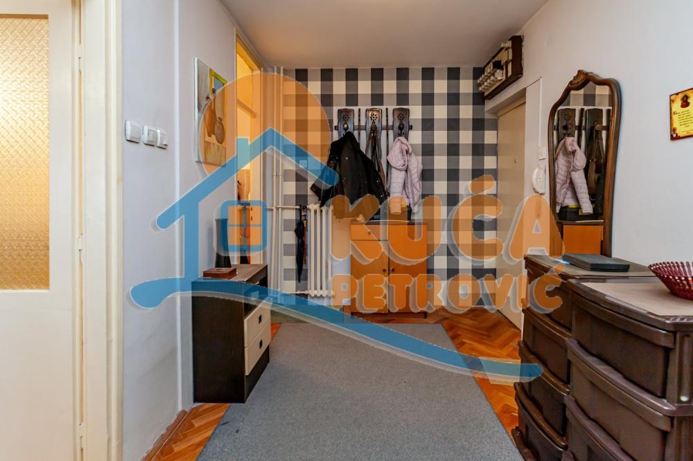 Slika 9 - Stan u zgradi, uknjižen, centralno grejanje, oglas ID p-016008