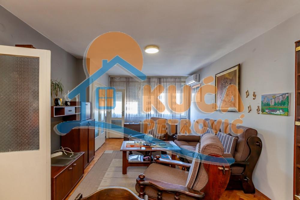 Slika 2 - Stan u zgradi, uknjižen, centralno grejanje, oglas ID p-016008