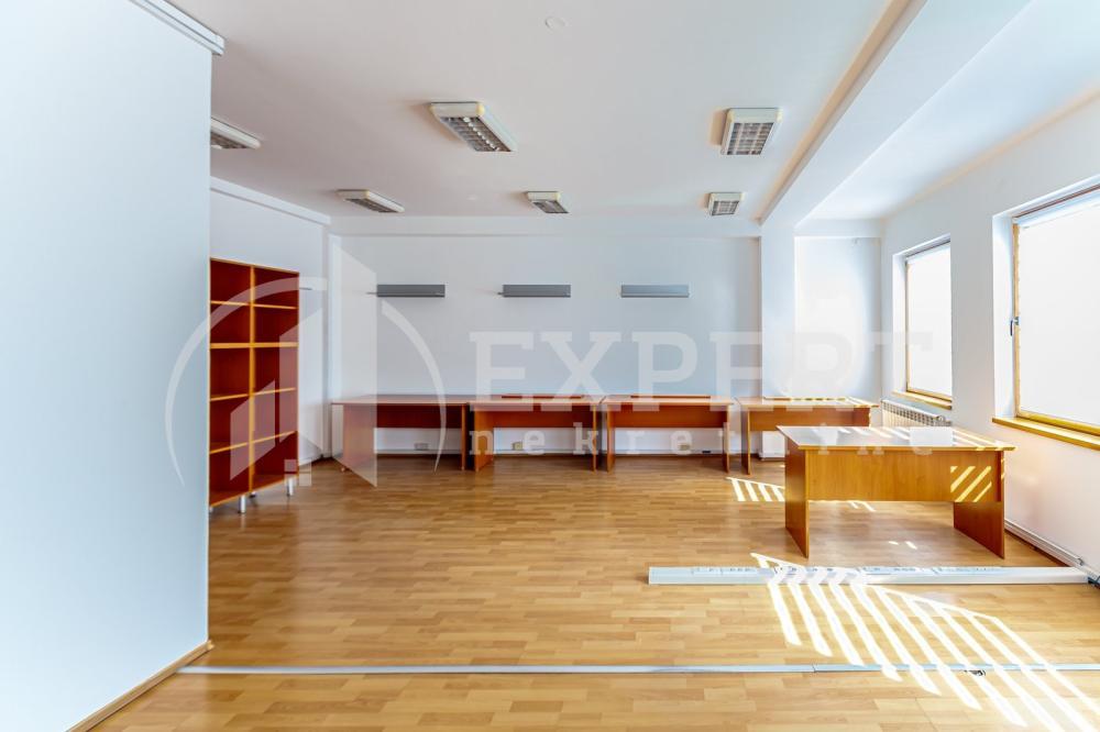 Glavna slika -Stan u zgradi, novogradnja, uknjižen, centralno grejanje, oglas ID p-015987