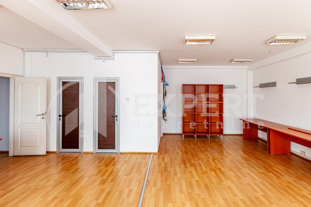 Slika 2 - Stan u zgradi, novogradnja, uknjižen, centralno grejanje, oglas ID p-015987