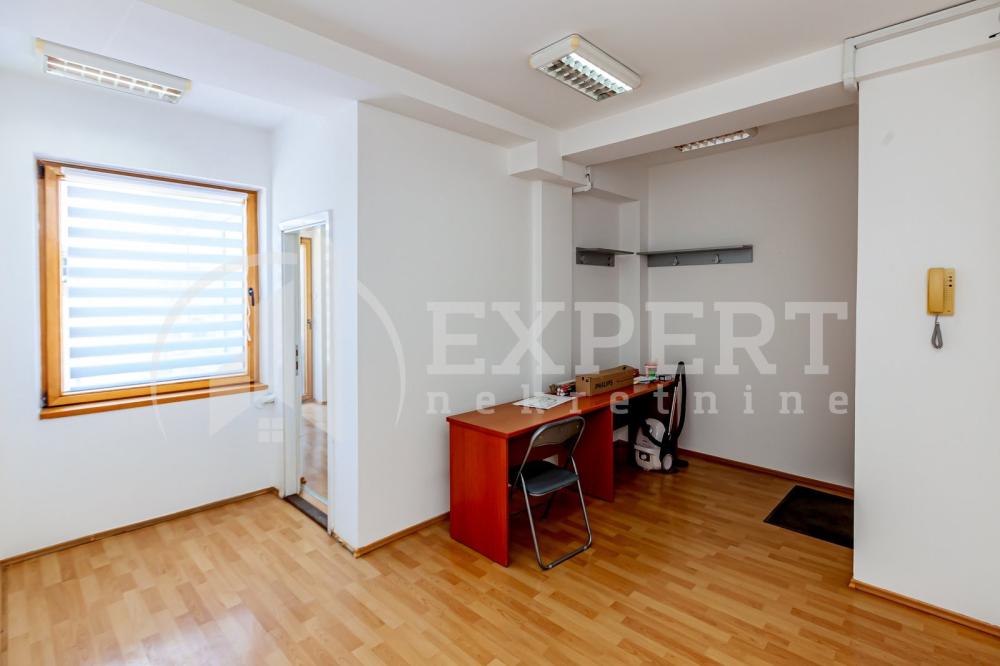 Slika 10 - Stan u zgradi, novogradnja, uknjižen, centralno grejanje, oglas ID p-015987