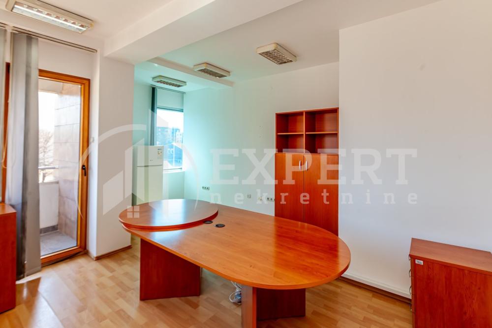 Slika 6 - Stan u zgradi, novogradnja, uknjižen, centralno grejanje, oglas ID p-015987