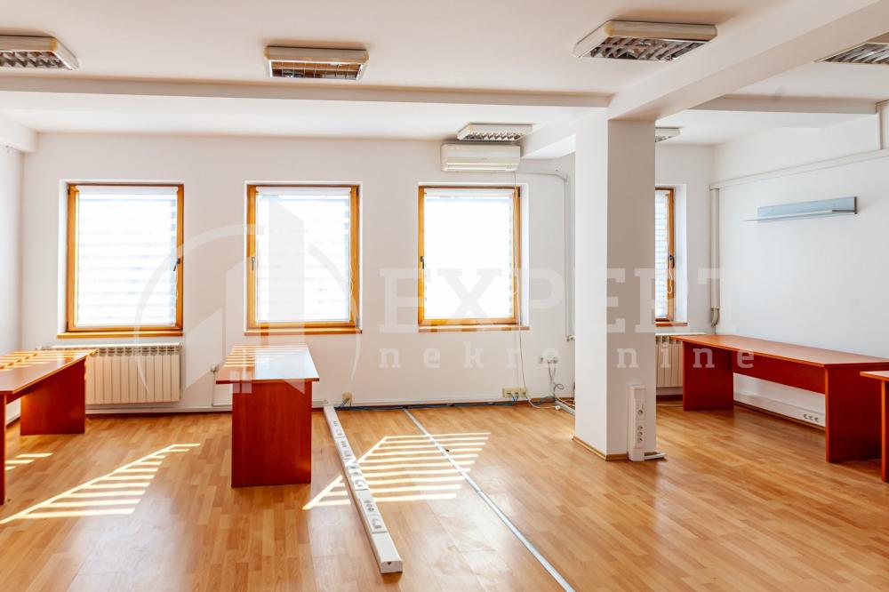 Slika 3 - Stan u zgradi, novogradnja, uknjižen, centralno grejanje, oglas ID p-015987