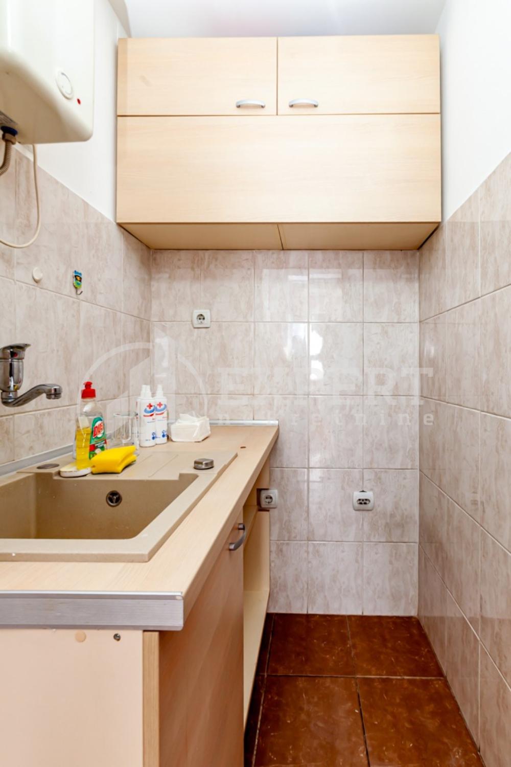 Slika 4 - Stan u zgradi, novogradnja, uknjižen, centralno grejanje, oglas ID p-015987