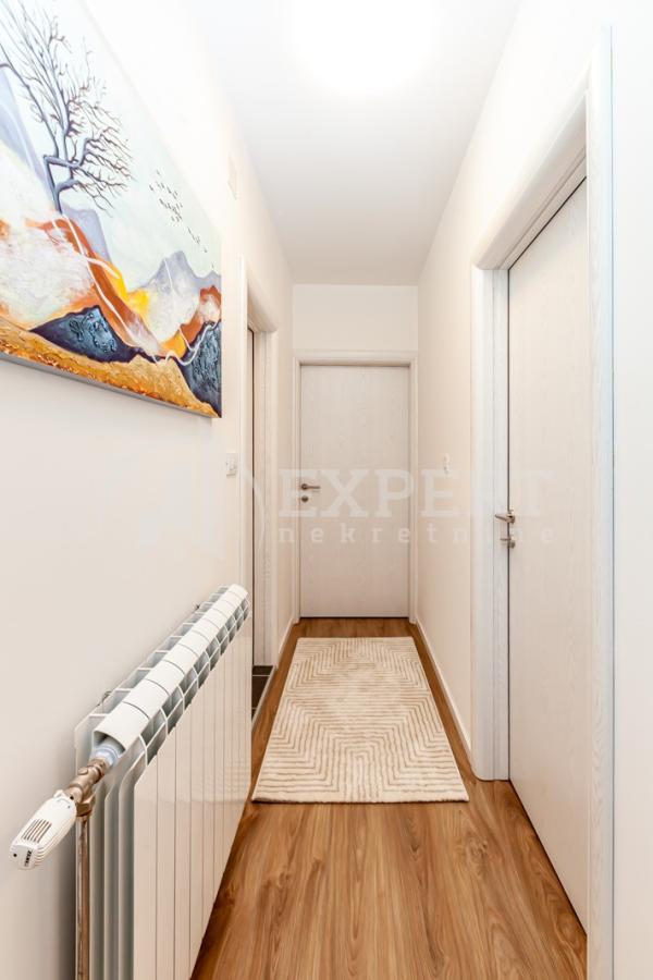 Slika 7 - Stan u zgradi, novogradnja, uknjižen, etažno grejanje, oglas ID p-015996