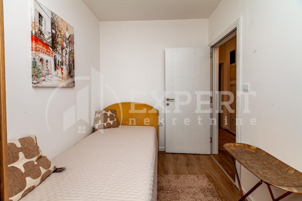 Slika 11 - Stan u zgradi, novogradnja, uknjižen, etažno grejanje, oglas ID p-015996