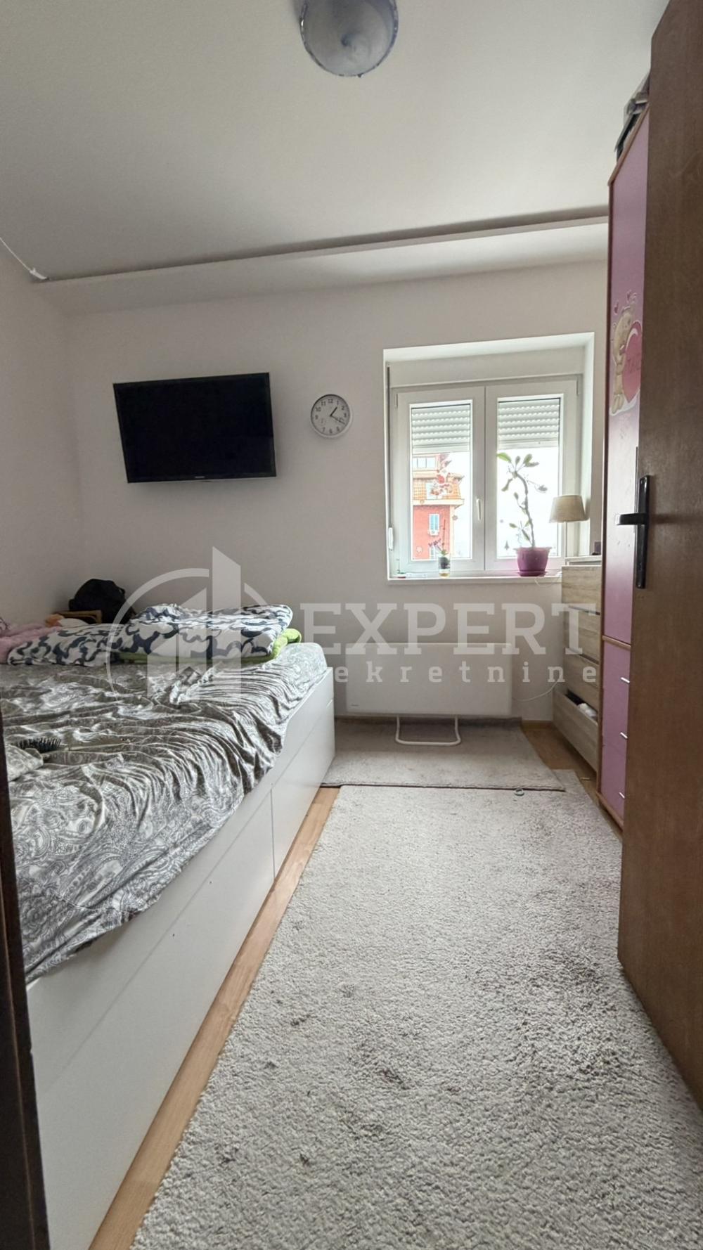 Slika 6 - Stan u zgradi, uknjižen, grejanje na struju, oglas ID p-016005